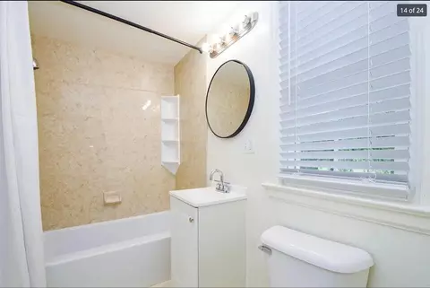 Bath - 2819 Cove Rd NW, Roanoke, VA 24017 photo 1 of 1