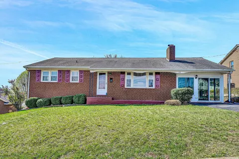 130 Center St, Rocky Mount, VA 24151
