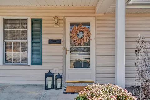 3374 Village Ct NE, Roanoke, VA 24012
