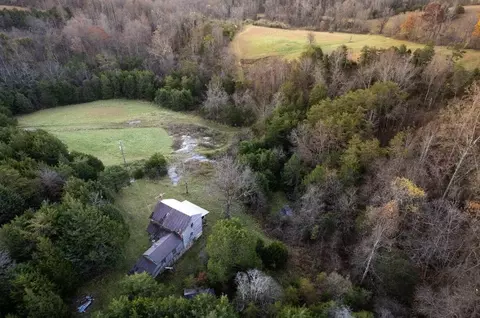 305 County Line Rd, Buchanan, VA 24066 photo 3