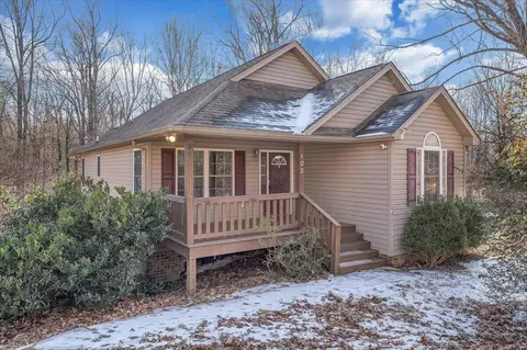 102 Woodlake Dr, Goodview, VA 24095