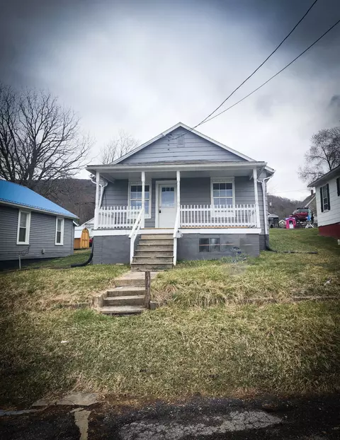907 N Pocahontas Ave, Covington, VA 24426