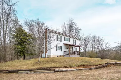 5069 Smith Mountain Lake Pkwy, Huddleston, VA 24104