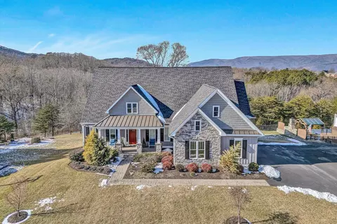 721 Ambler Ln, Salem, VA 24153
