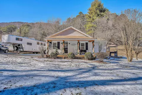2747 Mountain View Church Rd, Blue Ridge, VA 24064