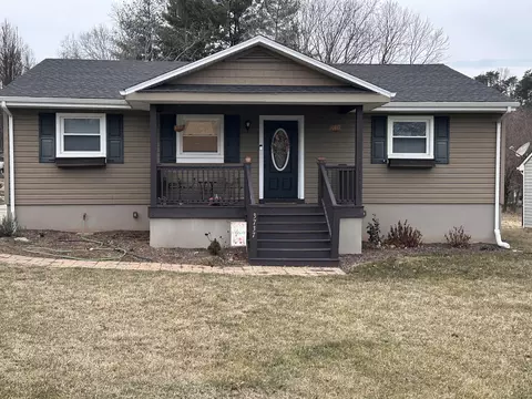 3737 Springvale St SE, Roanoke, VA 24014