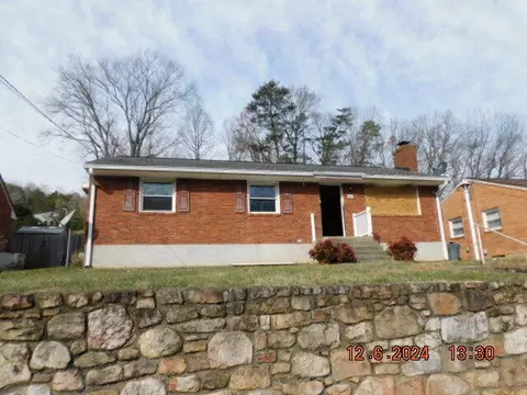922 Hartsook Blvd SE, Roanoke, VA 24014