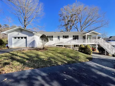 121 Twin Oaks Rd, Wirtz, VA 24184