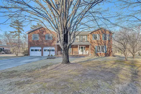 5847 Lakemont Dr, Roanoke, VA 24018