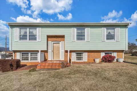 801 Moran Ave, Salem, VA 24153