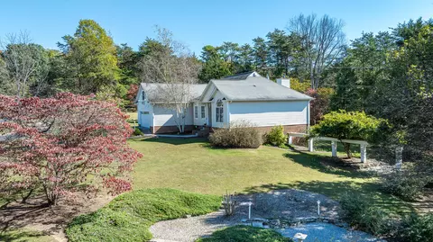 2697 Country Club Rd, Troutville, VA 24175