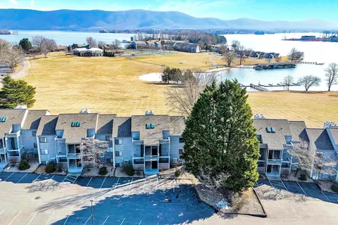 140 Sailors Cove Dr #1219, Moneta, VA 24121