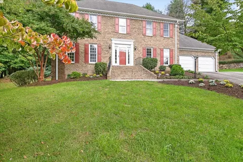 4643 Shrewsbury Ct, Roanoke, VA 24018