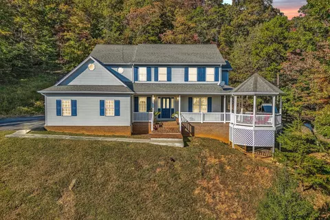 2127 La Bellevue Dr, Roanoke, VA 24012