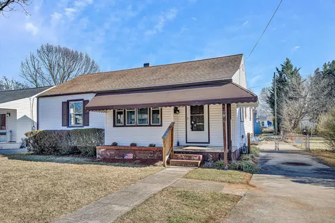 716 Hershberger Rd NW, Roanoke, VA 24012