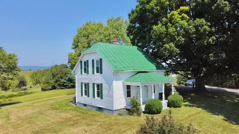 32 Country Club Rd, Daleville, VA 24083