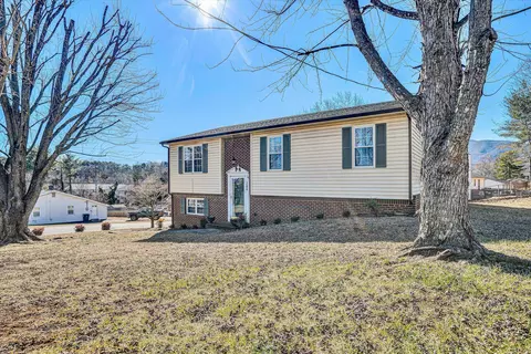 208 Kimball Ave, Salem, VA 24153