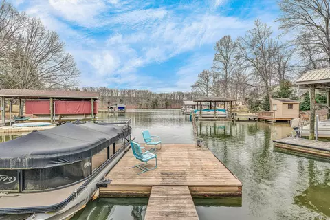 2300 Buccaneer Rd, Moneta, VA 24121 photo 2