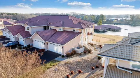 1064 La Casa Ct, Moneta, VA 24121