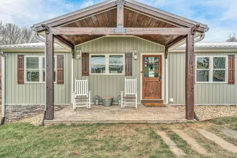 110 Gross Point Dr, Huddleston, VA 24104