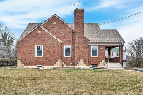 5233 Hawthorne Rd NW, Roanoke, VA 24012
