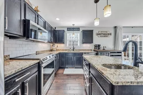 Kitchen - 2000 Tula Dr, Salem, VA 24153 photo 2 of 5