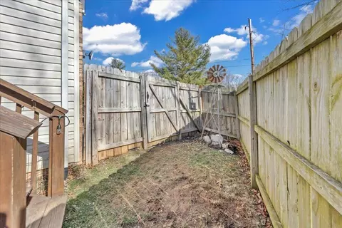 Exterior - 2000 Tula Dr, Salem, VA 24153 photo 5 of 12