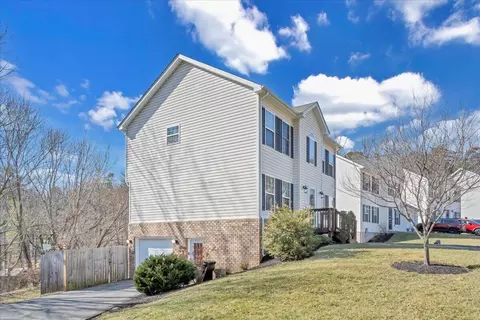 Exterior - 2000 Tula Dr, Salem, VA 24153 photo 10 of 12