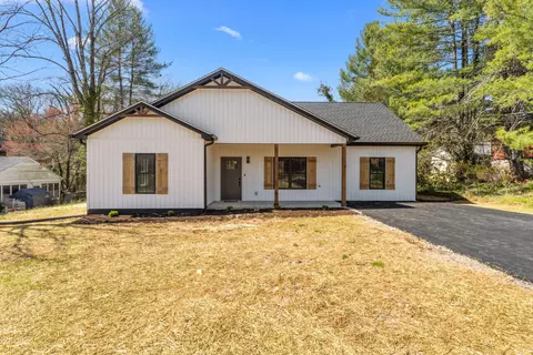 1428 Hickory Cove Ln, Moneta, VA 24121
