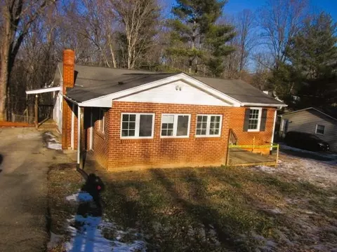 2120 Shady Run Rd, Vinton, VA 24179