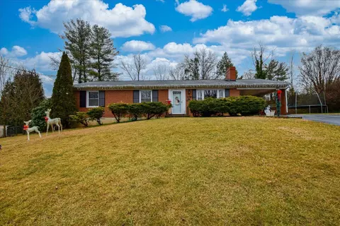 5118 Carriage Dr, Roanoke, VA 24018