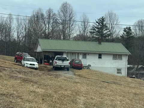 9430 Jeters Chapel Rd, Vinton, VA 24179