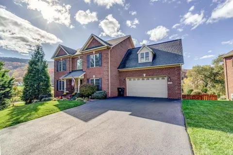 5008 Meadow Creek Dr, Roanoke, VA 24018
