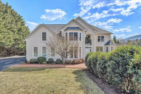 6206 Midsummer Ln, Roanoke, VA 24018