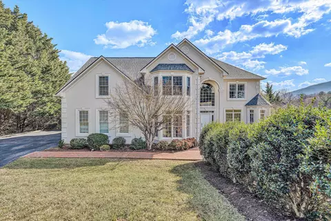 6206 Midsummer Ln, Roanoke, VA 24018