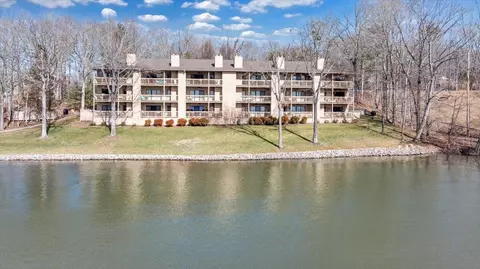 75 Azalea Cir #201, Union Hall, VA 24176