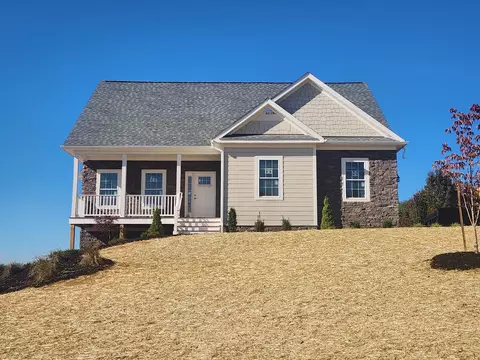 6907 Doral Dr, Radford, VA 24141