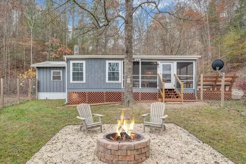 49 Maple Tree Ln, Eagle Rock, VA 24085