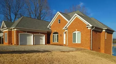 1033 Sweet Gum Ln, Moneta, VA 24121