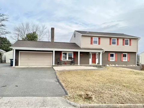 806 Dillon Dr, Vinton, VA 24179