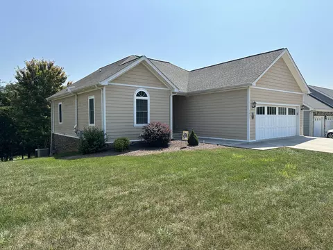 1057 Barrow Hills Dr, Huddleston, VA 24104