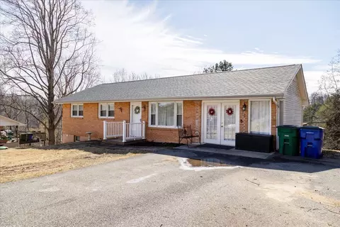 375 Mt Pleasant Rd SE, Christiansburg, VA 24073