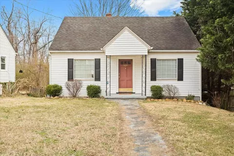 609 Gladies St NW, Roanoke, VA 24017