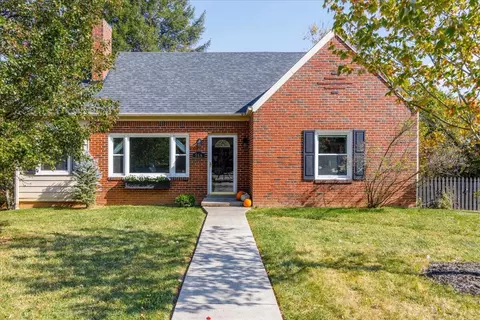566 Parkdale Dr, Salem, VA 24153