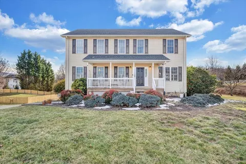 575 Brookfield Ln, Roanoke, VA 24012