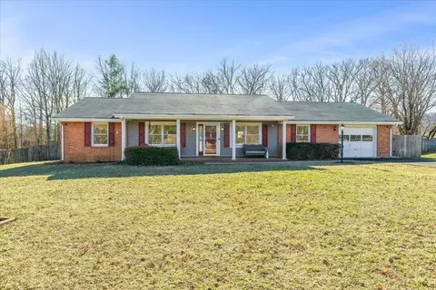 1147 Knollwood Dr, Troutville, VA 24175