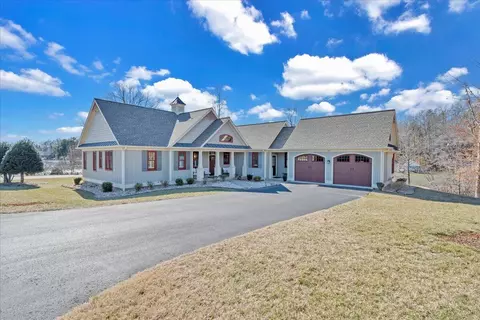 155 Hammock Pointe Dr, Moneta, VA 24121
