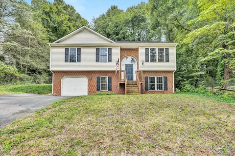 2736 Edgewood St SW, Roanoke, VA 24015