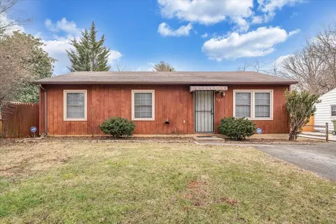 17 Carey Ave, Salem, VA 24153