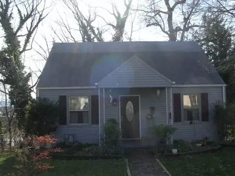 2010 Holly Rd NE, Roanoke, VA 24012